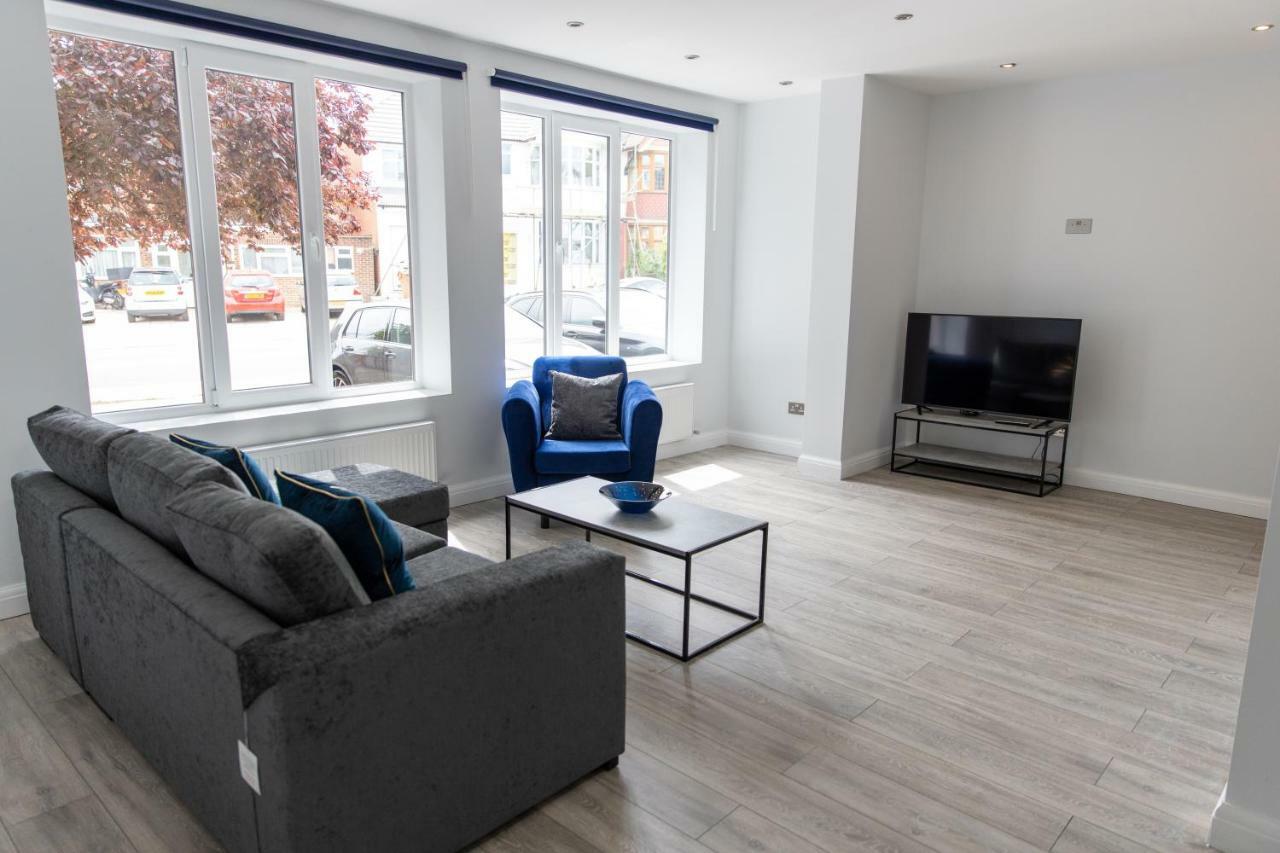 London Northwick Park Serviced Apartments By Riis Property Harrow Bagian luar foto